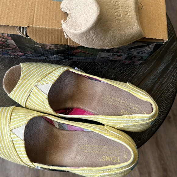 TOMS  peep toe wedges - Picture 6 of 7